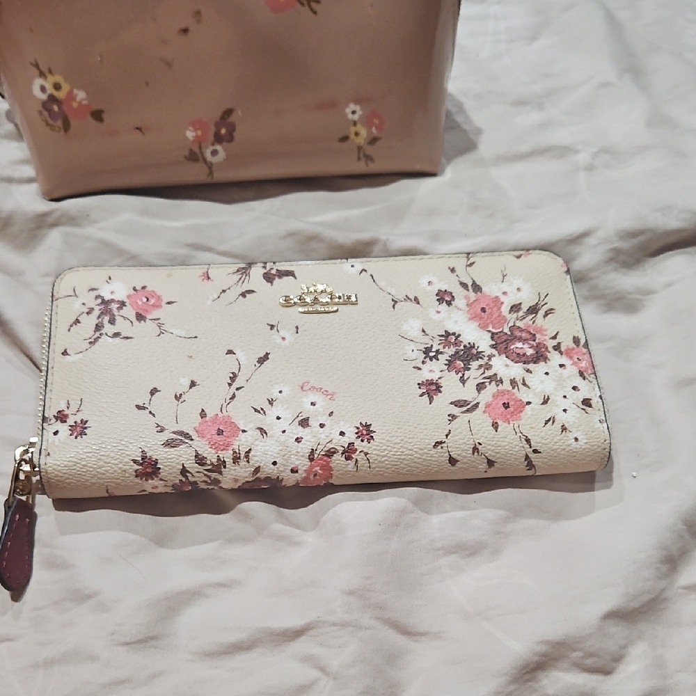 Coach Pink Floral Refined Pebble  Tote With Matching Wallet And Cosmetic Case - Picture 2 of 10